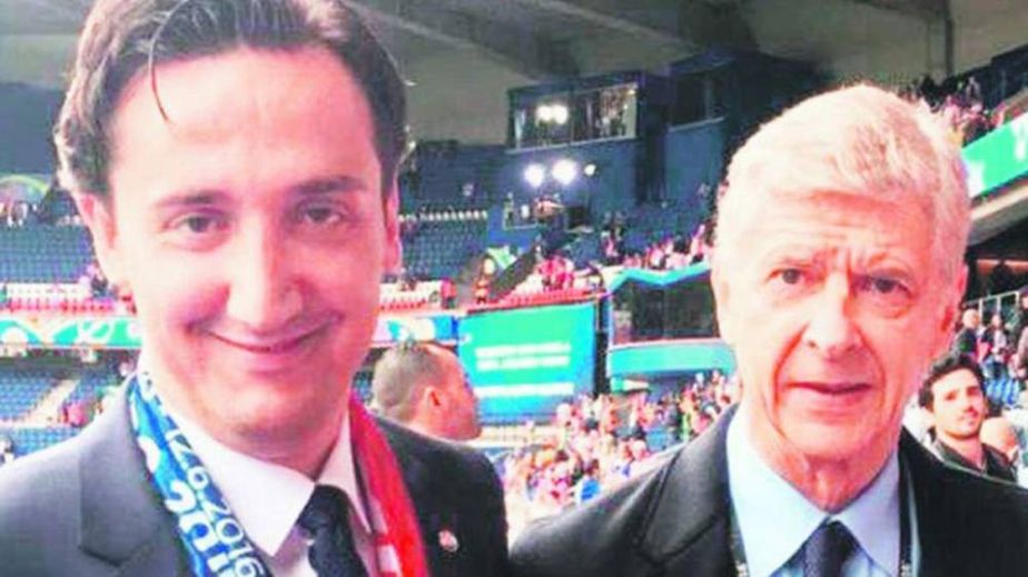 Arsene Wenger alături de Mazdar