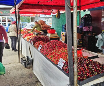 FOTO La cât a ajuns kilogramul de cireșe în piață