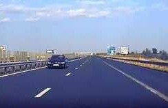 Şoferiţă cu BMW, filmată pe contrasens, pe autostrada A1. Amenda dată de ...