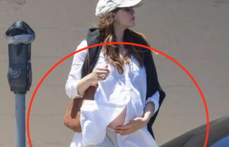 Wooow, ce veste!! Nimeni nu știa că vedeta e însărcinată, dar o adiere de ...