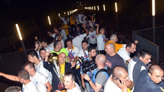 FCSB continuă petrecerea de titlu pe străzile din Bucureşti! S-a comandat ...