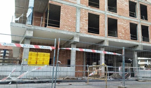 Un tânăr român și o adolescentă dată dispărută, găsiți morți pe un șantier ...