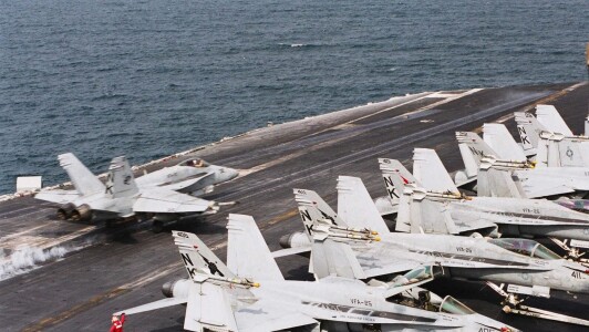 Război SUA-Iran: Portavionul american Abraham Lincoln, lovit cu patru ...