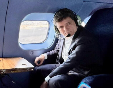 Nicușor Dan, glumă în avionul militar, în drum spre capitala Franței. „Asta ...