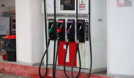 O țară vecină cu România plafonează prețul carburanților la 1,50 euro per ...