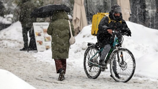 „Bă, mi-ai vărsat ciorba peste șaormă!” „What? What?” „Marș!”. Lupta ...