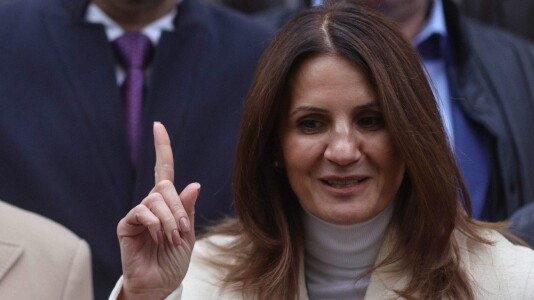 Ultimul sondaj AtlasIntel pentru Primăria București o plasează pe Anca ...