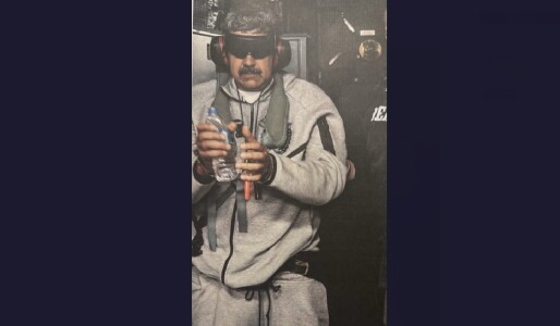 Nicolas Maduro, cu ochii acoperiți și încătușat, la bordul unui avion: ...