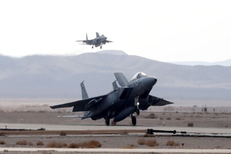 SUA, poziționate să atace Iranul. Portavionul Roosevelt și două nave, ...