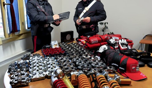 Un român a furat direct din fabrica Ducati piese de la motocicletele ...