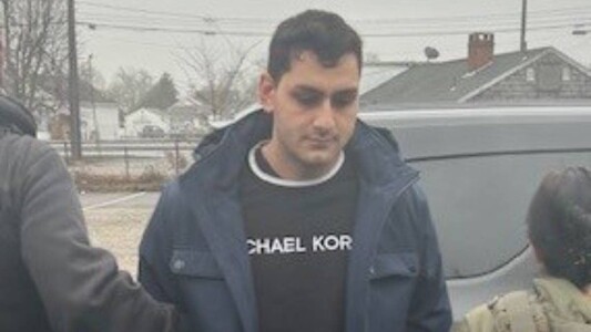 Un român a fost arestat de agenții ICE trimiși de Donald Trump să prindă ...