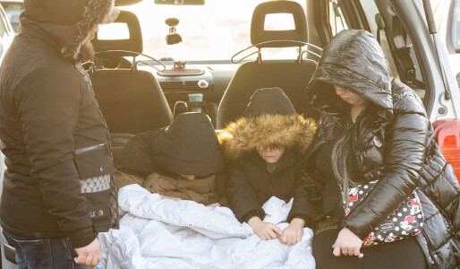 Copiii romi din România care locuiesc în mașini în Elveția nu mai au ...