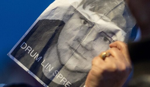 Ucigașul lui Mario Berinde a fost mutat împreună cu familia după ce 150 de ...