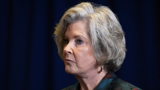 „Donald Trump are personalitatea unui alcoolic”, afirmă șefa de cabinet de ...