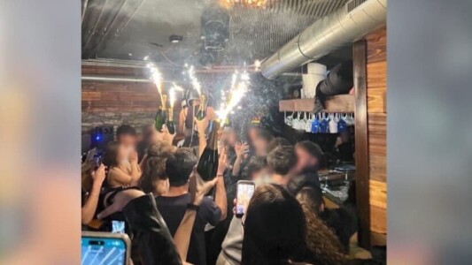 Momentul în care a izbucnit incendiul devastator la petrecerea din Elveția. ...