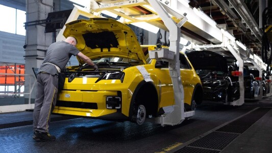 Cartel pe piața muncii: Dacia, Renault și alte șase firme, amendate de ...