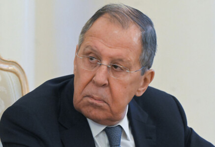 Rusia a trimis nave de război pentru a păzi un petrolier, urmărit de armata ...