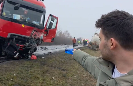 Un martor al tragediei din Timiș spune că șoferul grec făcea „S”-uri pe ...