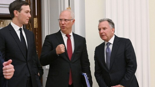 Kremlinul îi sugerează lui Donald Trump să impună sancțiuni împotriva UE ...