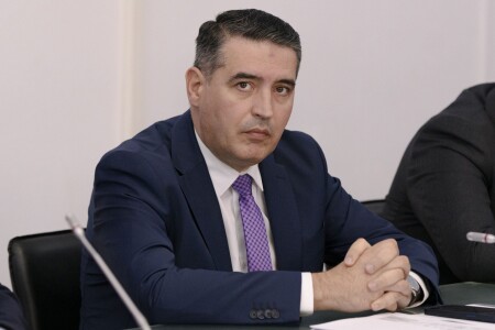 Caracatița de firme și ONG-uri care gravitează în jurul inspectorului ...