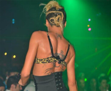 Gestul unui francez după ce a primit pliante pentru striptease în ...