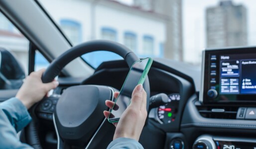 O influenceriță a călcat un pieton cu mașina și l-a omorât în timp ce era ...