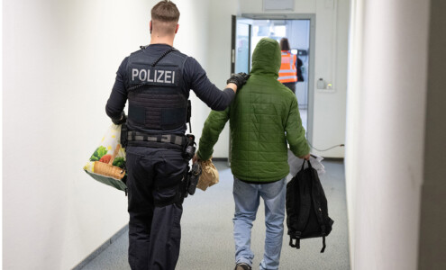 Sute de români sunt deportați din Germania: „Le-am tăiat ajutoarele ...