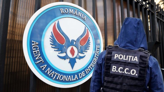 Un polițist vrea daune morale de 500.000 de lei de la ANI. „Avere ...