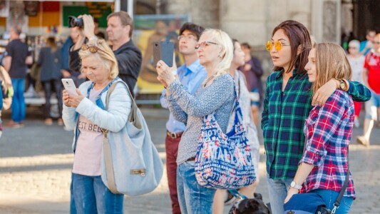 Ce este „privirea germană”, obiceiul care îi înfioară pe turiști. De ce ...