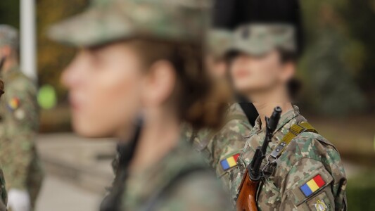 Comandantul unității militare care a cerut favoruri sexuale unei subalterne ...