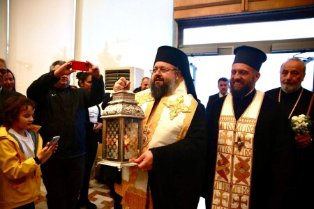 Sfânta Lumină de la Ierusalim a ajuns în România: „Este semnul că iubirea ...