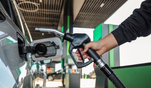 Benzina și motorina s-au scumpit ușor, joi, 30 aprilie 2026. Cât costă un ...
