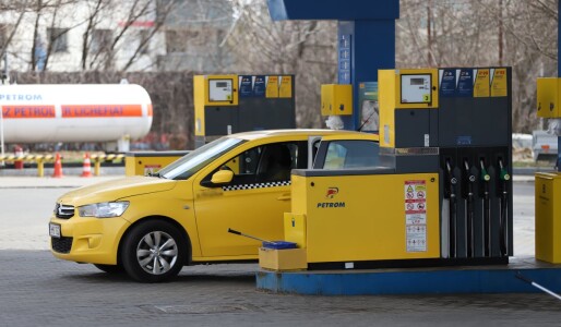 Benzina s-a scumpit cu peste 50 de bani, iar motorina cu aproape 20, ...