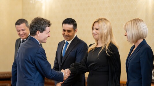 Marele blat gestionat de Nicușor Dan. Guvern după 15 octombrie, premier ...