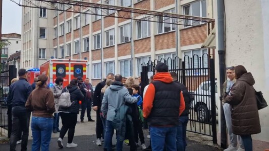Un elev și-a înjunghiat profesoara și un coleg la Școala „Ștefan cel Mare”, ...