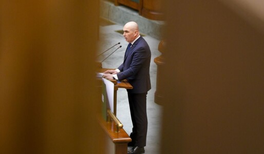 Criza politică din România depinde de 232 de voturi în Parlament. Cine va ...