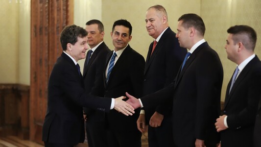Ce-ai de faci așa, Nicușor?, pesedistule!