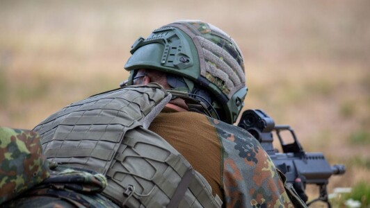 Prima țară din NATO care a chemat instructori militari ucraineni ca să-i ...