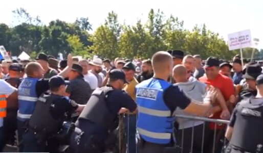 Violențe la protestul fermierilor, în fața sediului ANSVSA. Manifestațiile ...