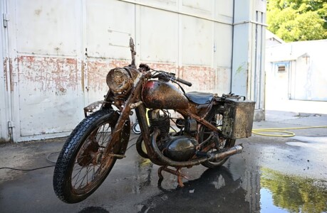 Motocicleta din Al Doilea Război Mondial găsită în Dunăre este aproape ...