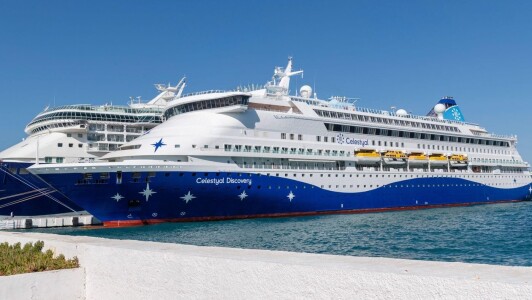 O navă de croazieră de lux a forțat traversarea Strâmtorii Ormuz, unde ...