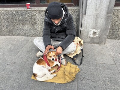 Paștele oamenilor lăsați în voia lui Dumnezeu. Despre Înviere cu oamenii ...