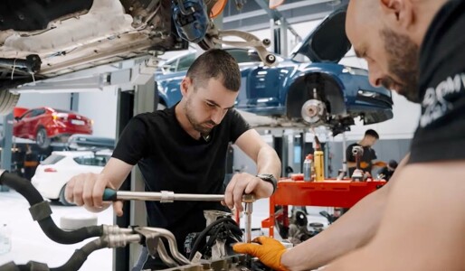 Mecanicii români au desfăcut un motor de BMW M3 cu 150.000 de kilometri și ...