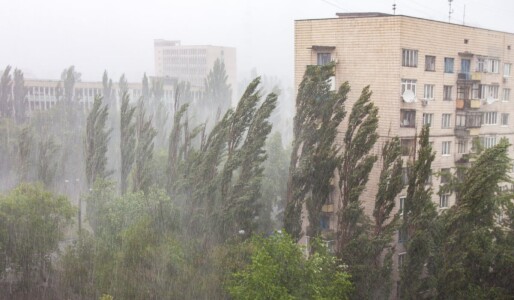 Ploi torențiale și vijelii în România după valul de căldură extremă. ...