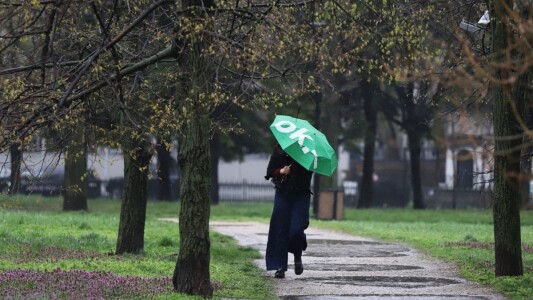 Val de ploi torențiale, lapoviță și ninsori și scăderi bruște de ...
