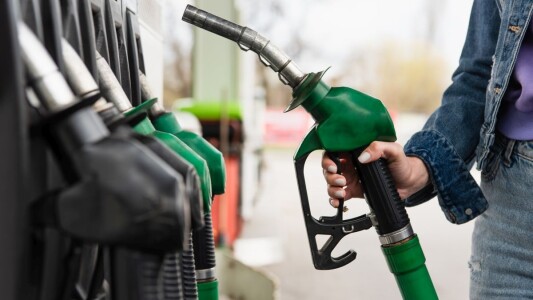 Cât costă un litru de benzină și motorină, luni, 26 octombrie 2026, în ...