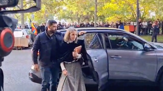 Cristela Georgescu, soția lui Călin Georgescu, dusă la DIICOT. Este audiată ...