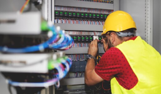 Cât câștigă un electrician de reparație și întreținere de la CFR