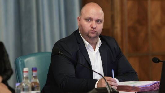 Bugetarul care câștigă 25.000 de euro lunar. Bogdan Stelian Mîndrescu, cel ...