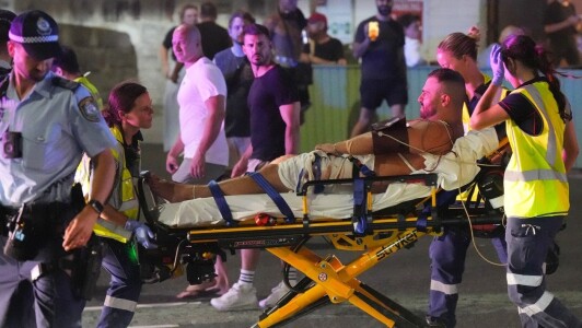 Alertă în Sydney: oameni uciși și răniți într-un atac armat pe o plajă ...